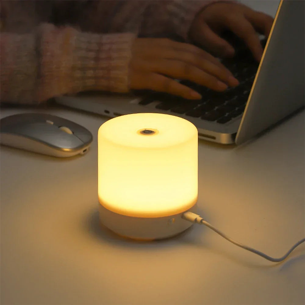 Natlampe Med LED Og Touchdæmpning I Kompakt Design
