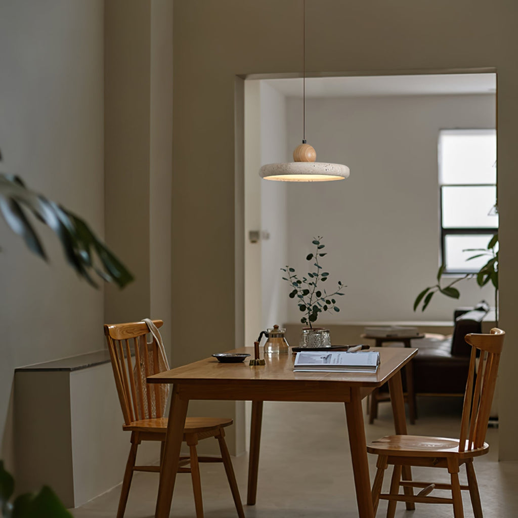 Loftlampe i Naturtravertin og Træ for Organisk og Kunstnerisk Indendørs Belysning