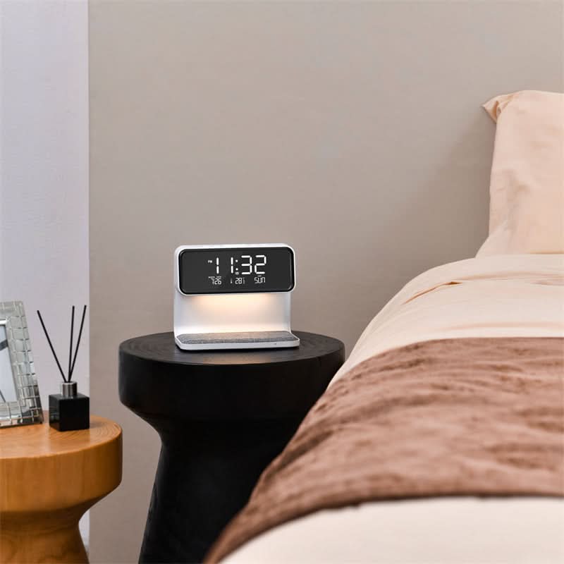 Multifunktionel Natbordslampe med LED‑Lys, Trådløs Opladning og Digital Alarm
