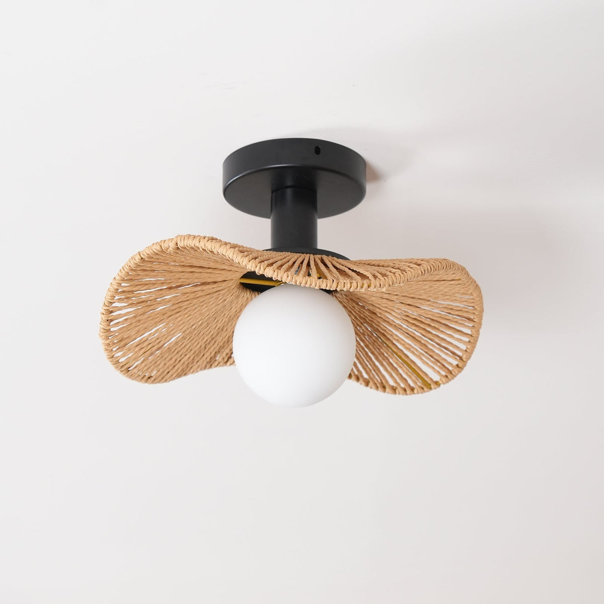 Loftlampe med Hampereb, Glas og Metal for Naturlig og Moderne Indendørs Belysning