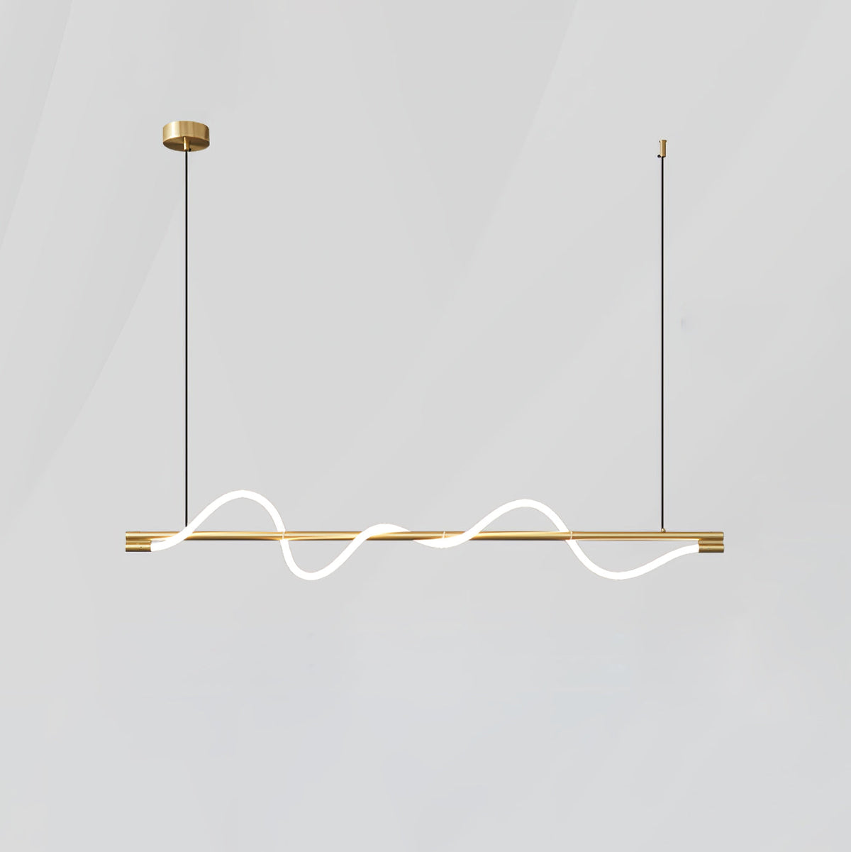 Minimalistisk Loftlampe med Silikonelinjer og Messingdetaljer for Moderne Indendørs Belysning