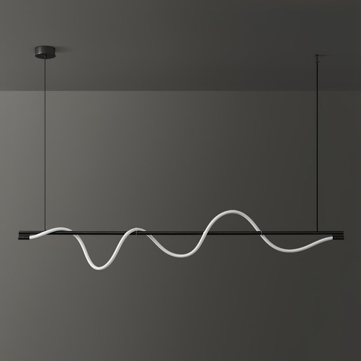 Minimalistisk Loftlampe med Silikonelinjer og Messingdetaljer for Moderne Indendørs Belysning