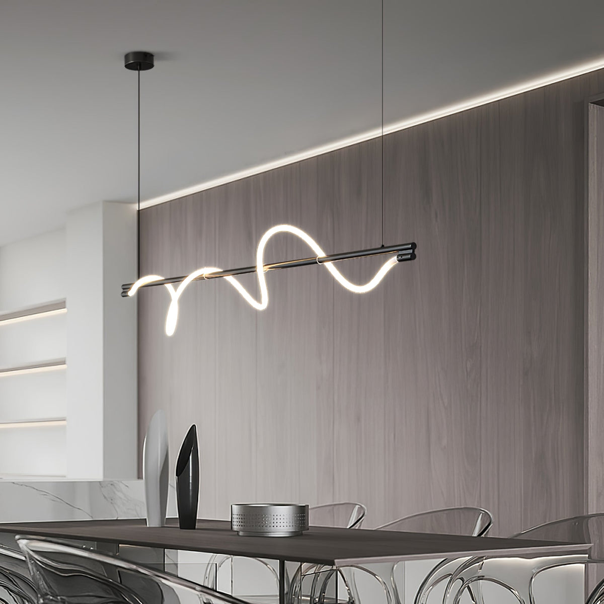 Minimalistisk Loftlampe med Silikonelinjer og Messingdetaljer for Moderne Indendørs Belysning