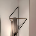 Garderobestander Med Geometrisk Design I Træ Og Metal Til Entré Og Badeværelse