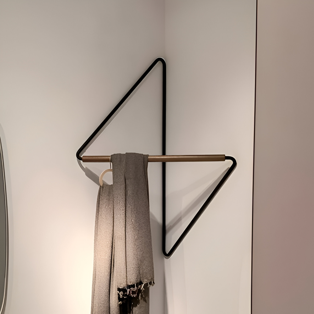 Garderobestander Med Geometrisk Design I Træ Og Metal Til Entré Og Badeværelse