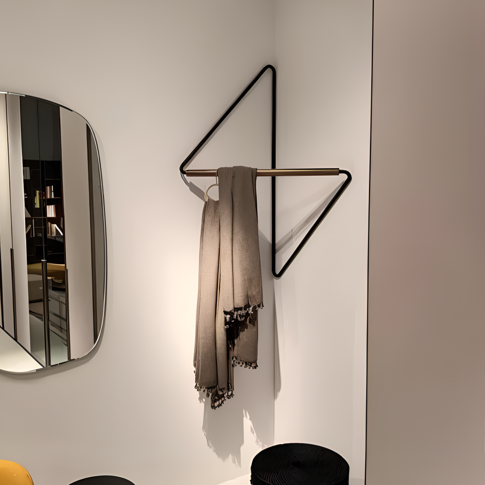 Garderobestander Med Geometrisk Design I Træ Og Metal Til Entré Og Badeværelse
