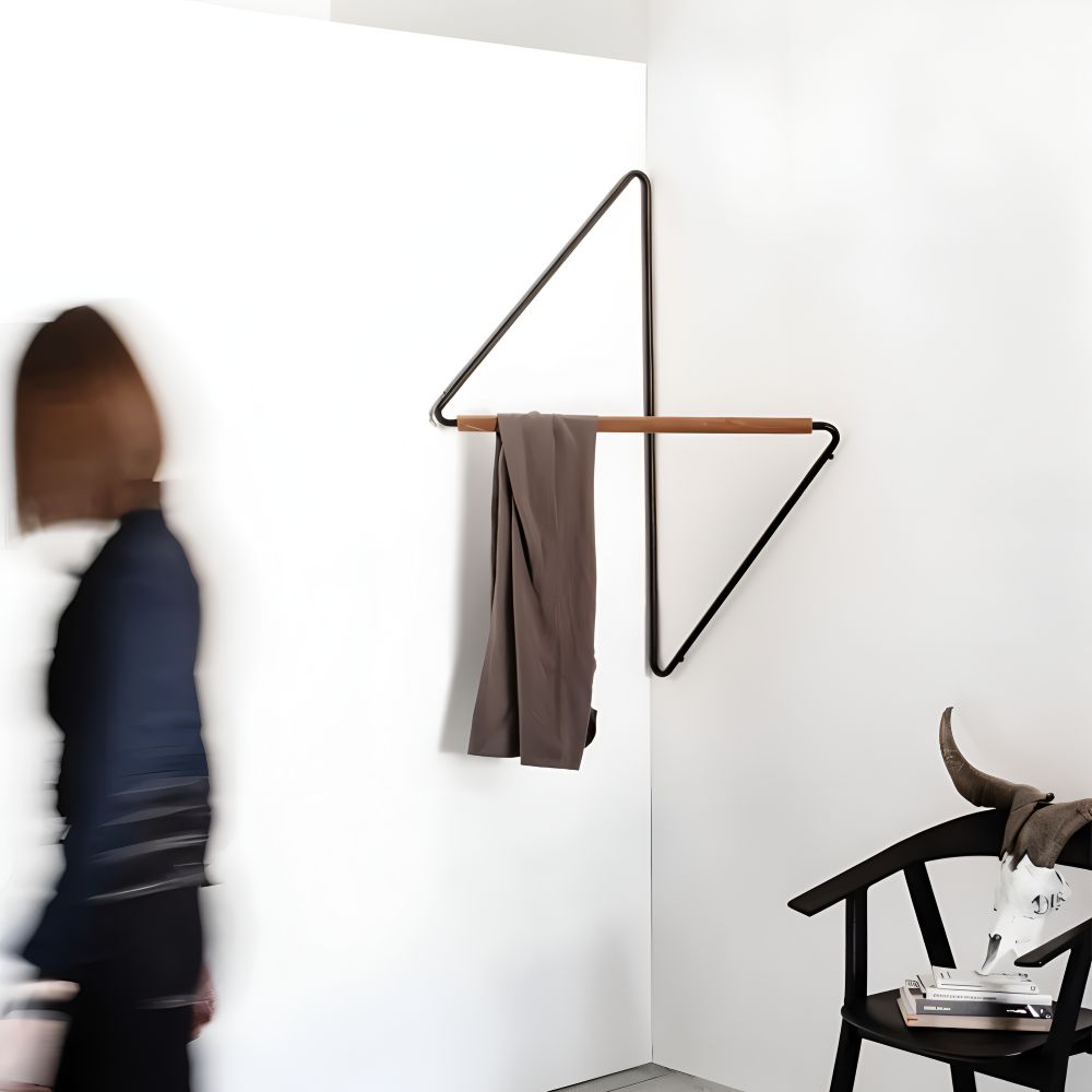 Garderobestander Med Geometrisk Design I Træ Og Metal Til Entré Og Badeværelse