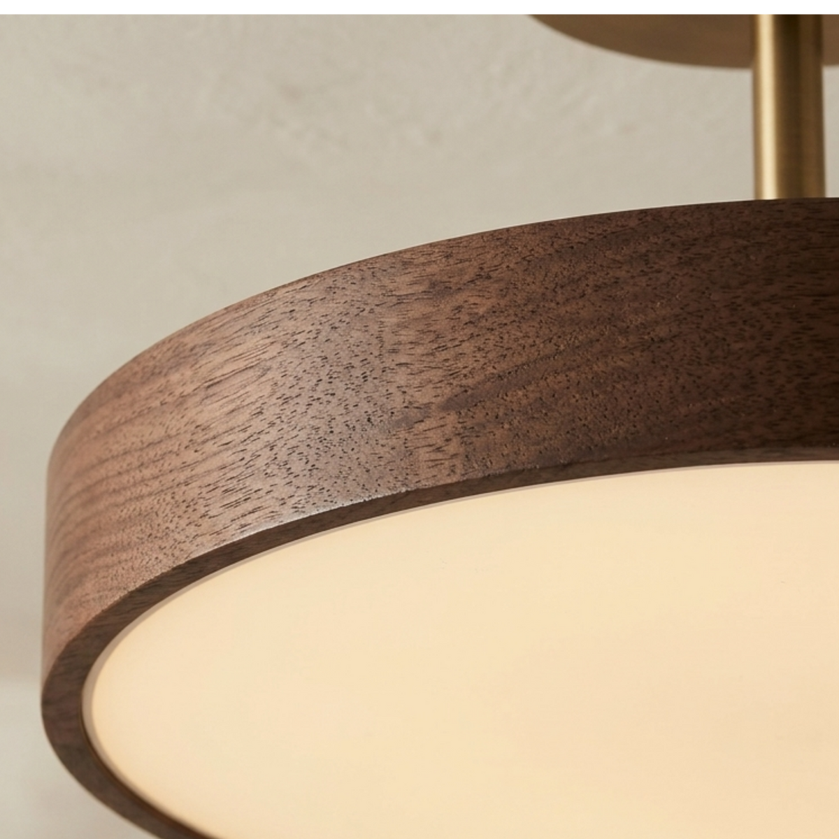 Loftlampe med Halvopbygget Design og Jævn Lysfordeling til Indendørs Rum
