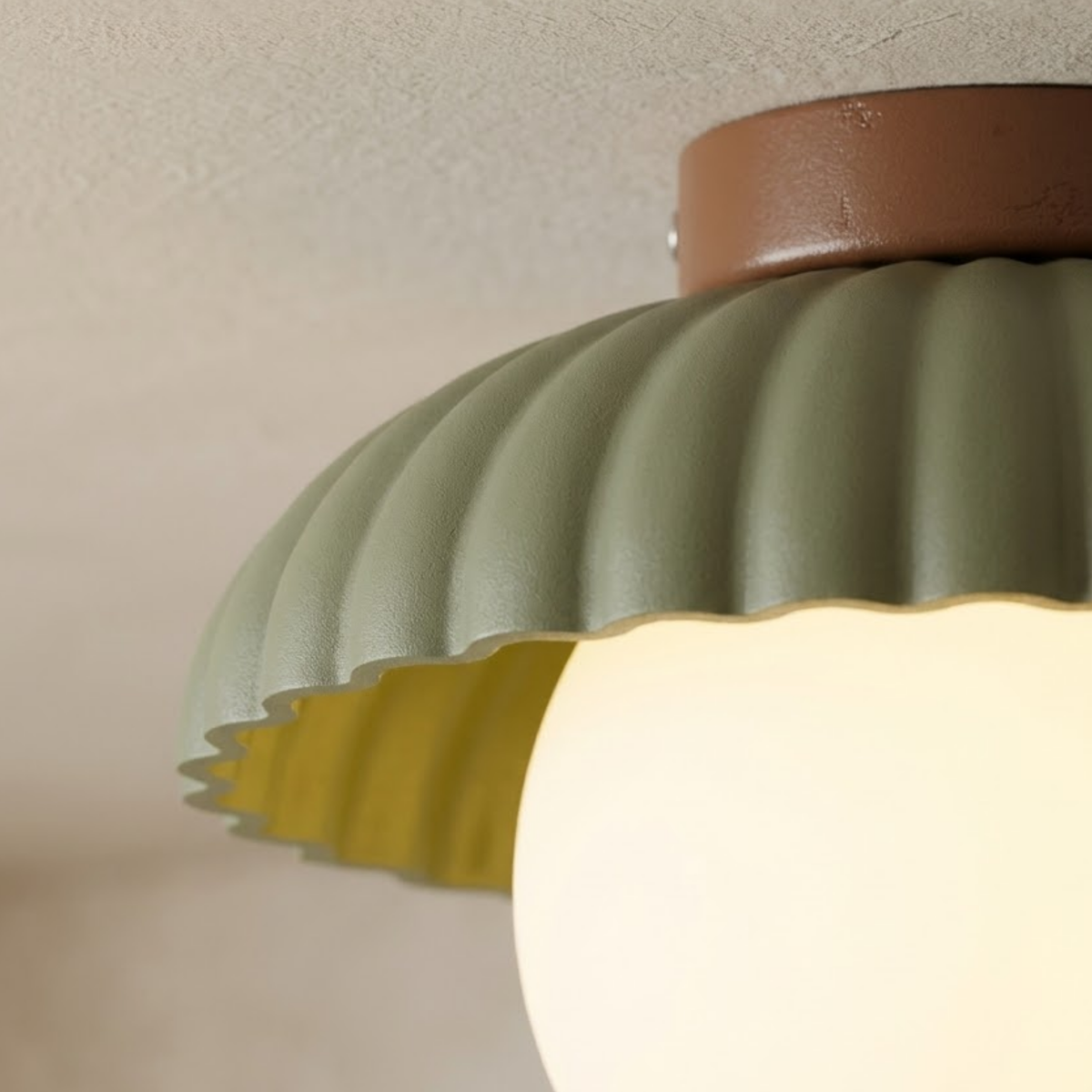 Kompakt Loftlampe i Glas og Jern med Integreret Lys til Rolige Indretningsmiljøer