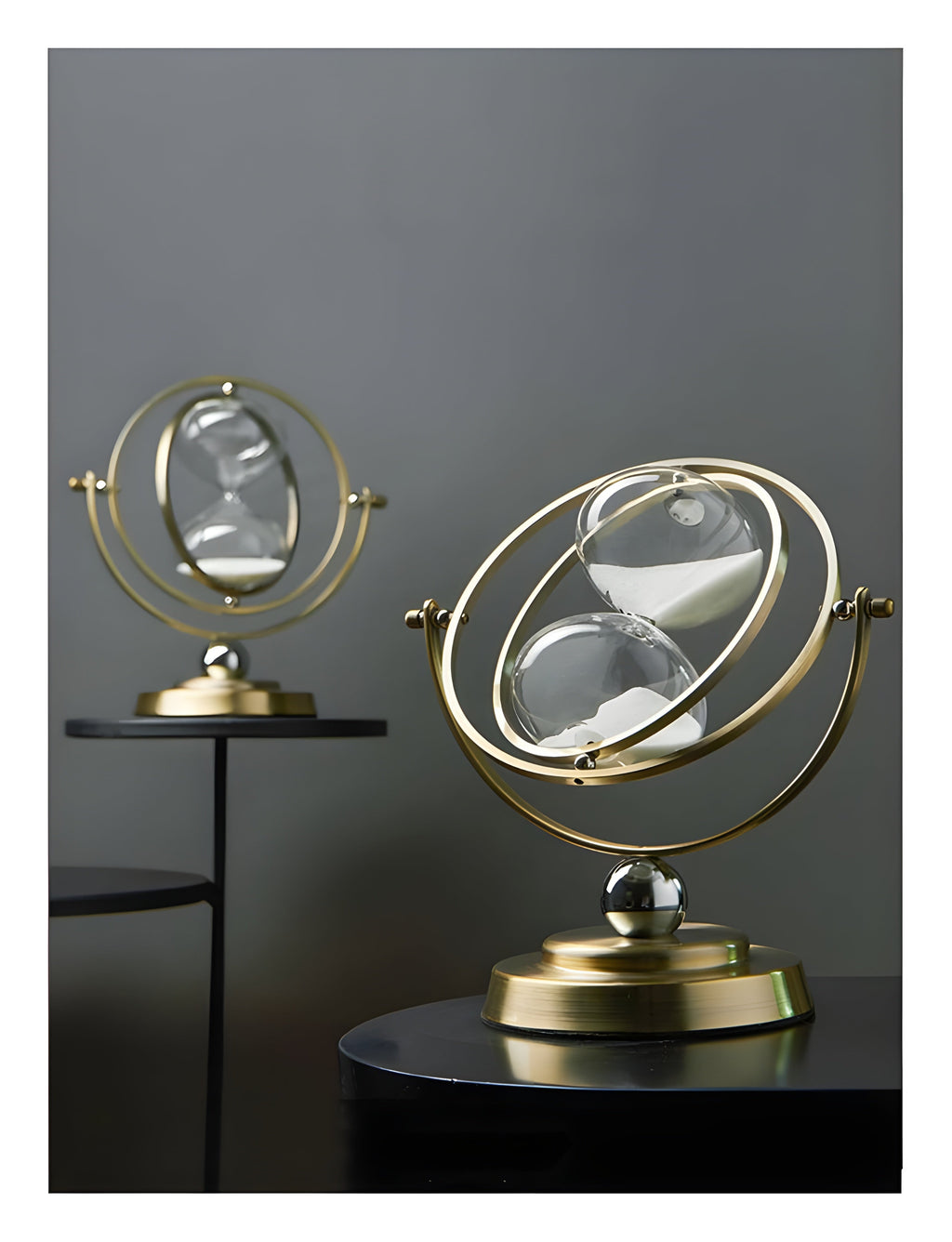 Timeglas Med Guldfarvet Ramme Og Dekorativt Design Til Hjem Og Kontor