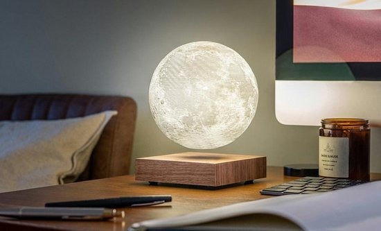 Bordlampe Der Skaber Roligt Natlys Med Svævende Måne Magnetisk Levitation Og Integreret Led