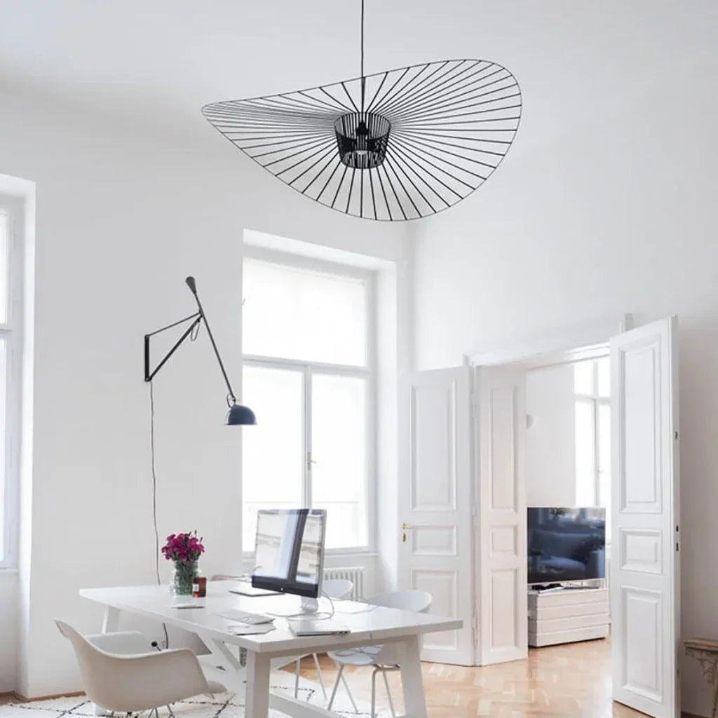 LED Pendellampe Med Svævende Design Og Moderne Silhuet