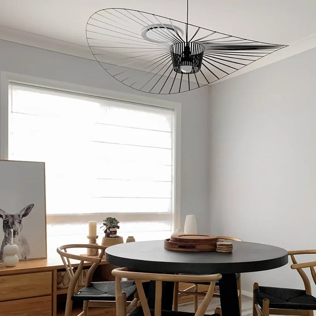 LED Pendellampe Med Svævende Design Og Moderne Silhuet