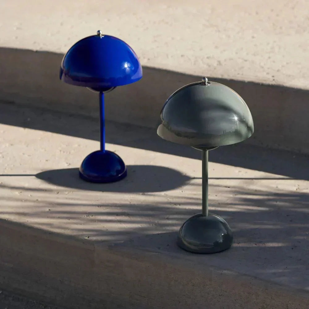 LED Bordlampe med Minimalistisk Design og Beroligende Varmt Lys