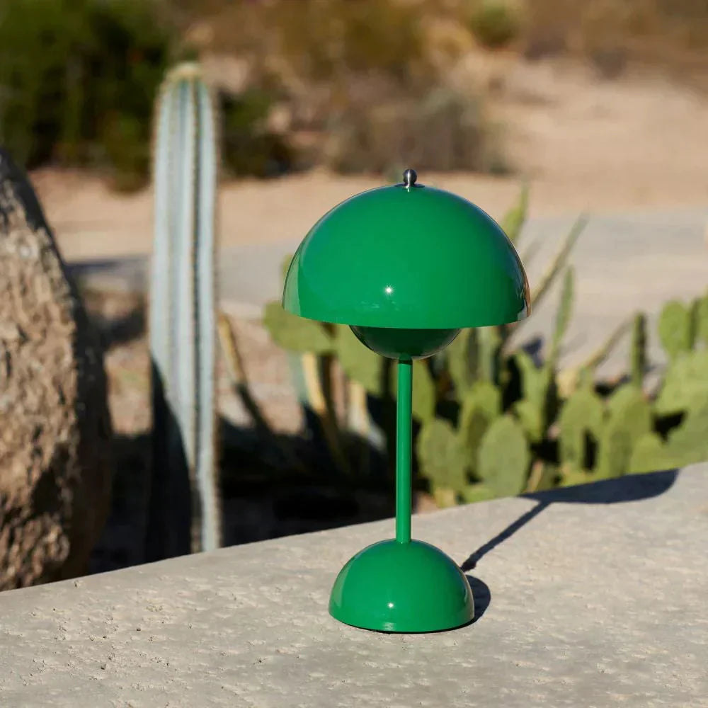 LED Bordlampe med Minimalistisk Design og Beroligende Varmt Lys