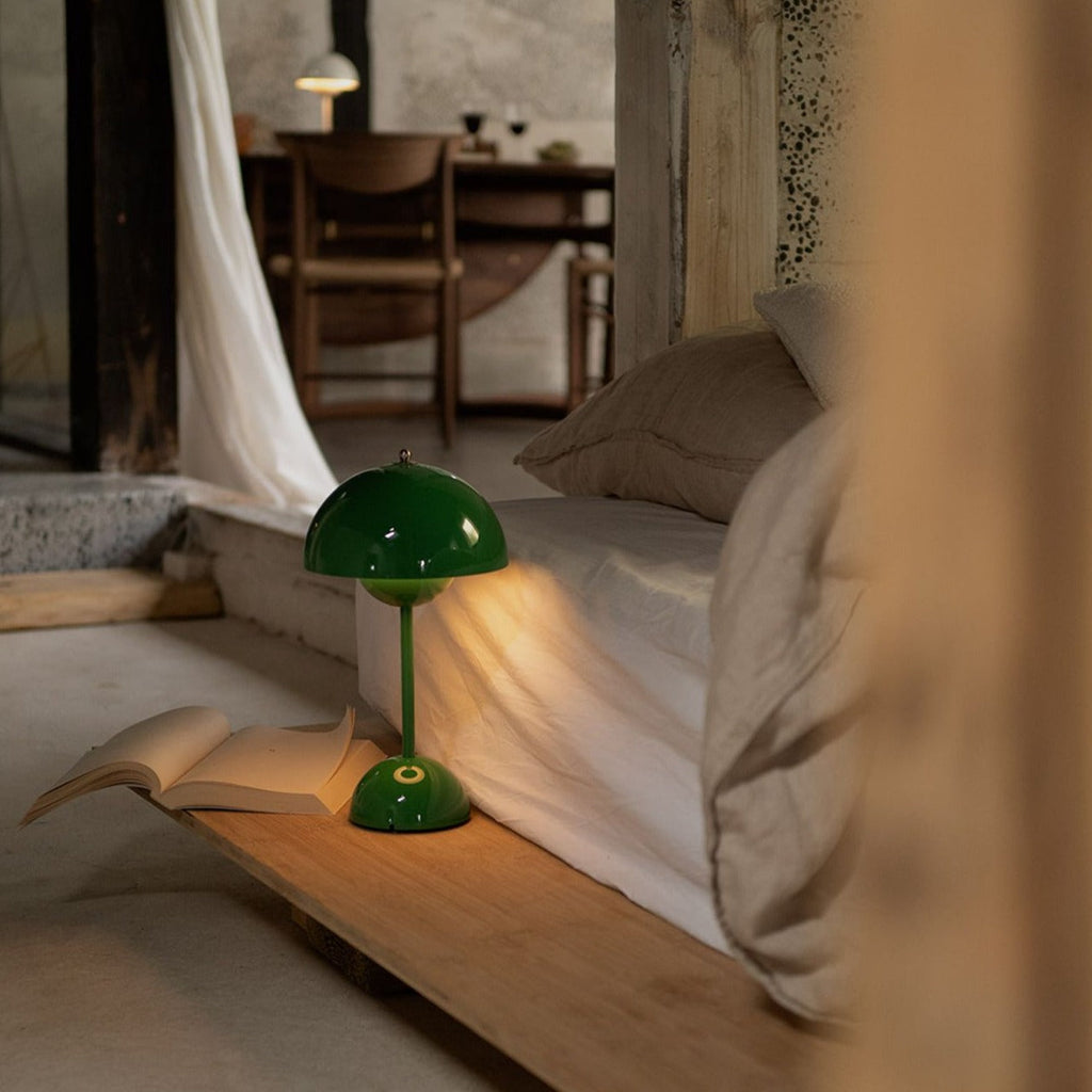 LED Bordlampe med Minimalistisk Design og Beroligende Varmt Lys