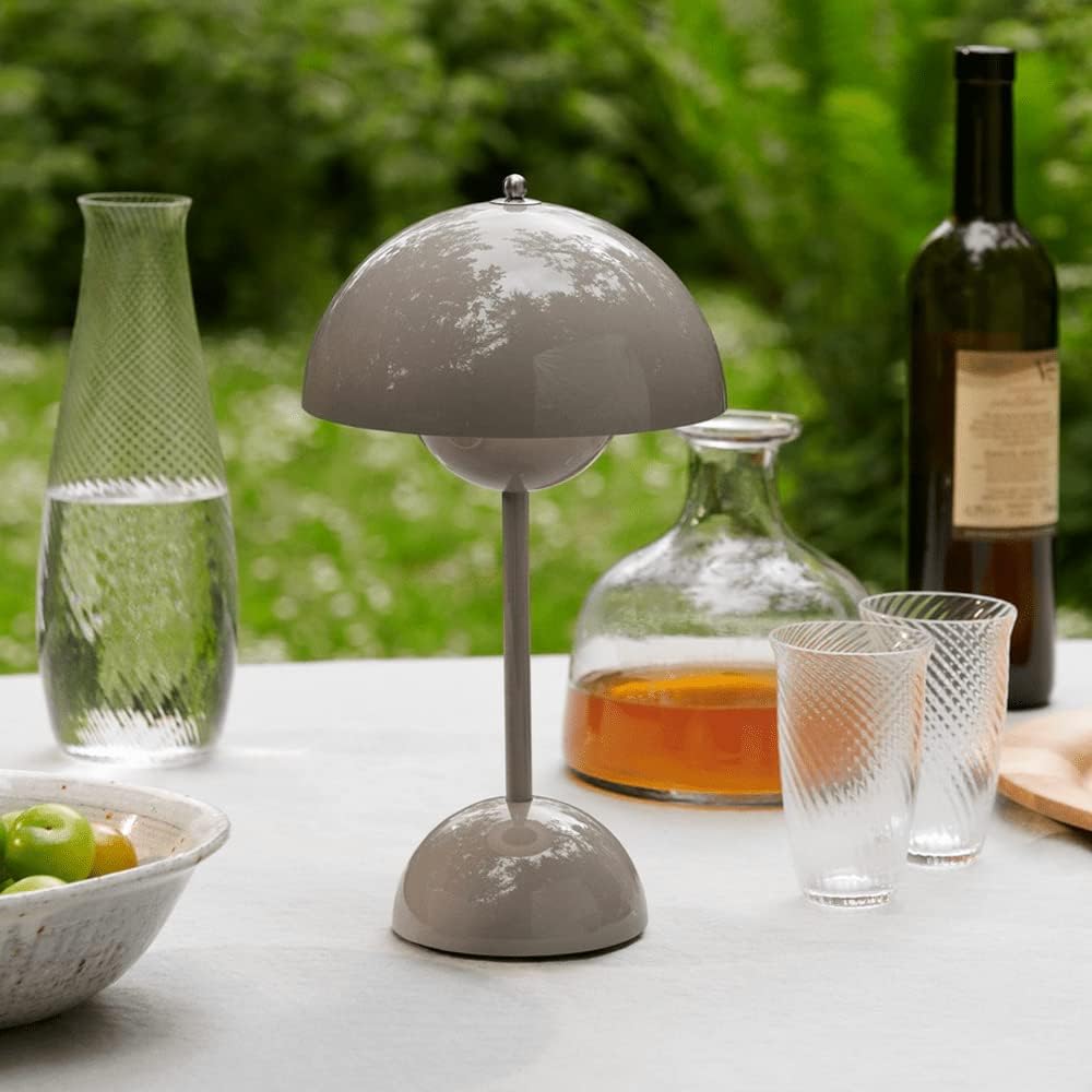 LED Bordlampe med Minimalistisk Design og Beroligende Varmt Lys