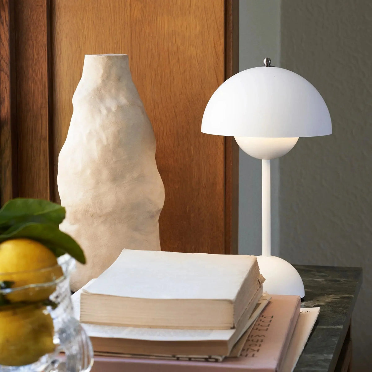 LED Bordlampe med Minimalistisk Design og Beroligende Varmt Lys