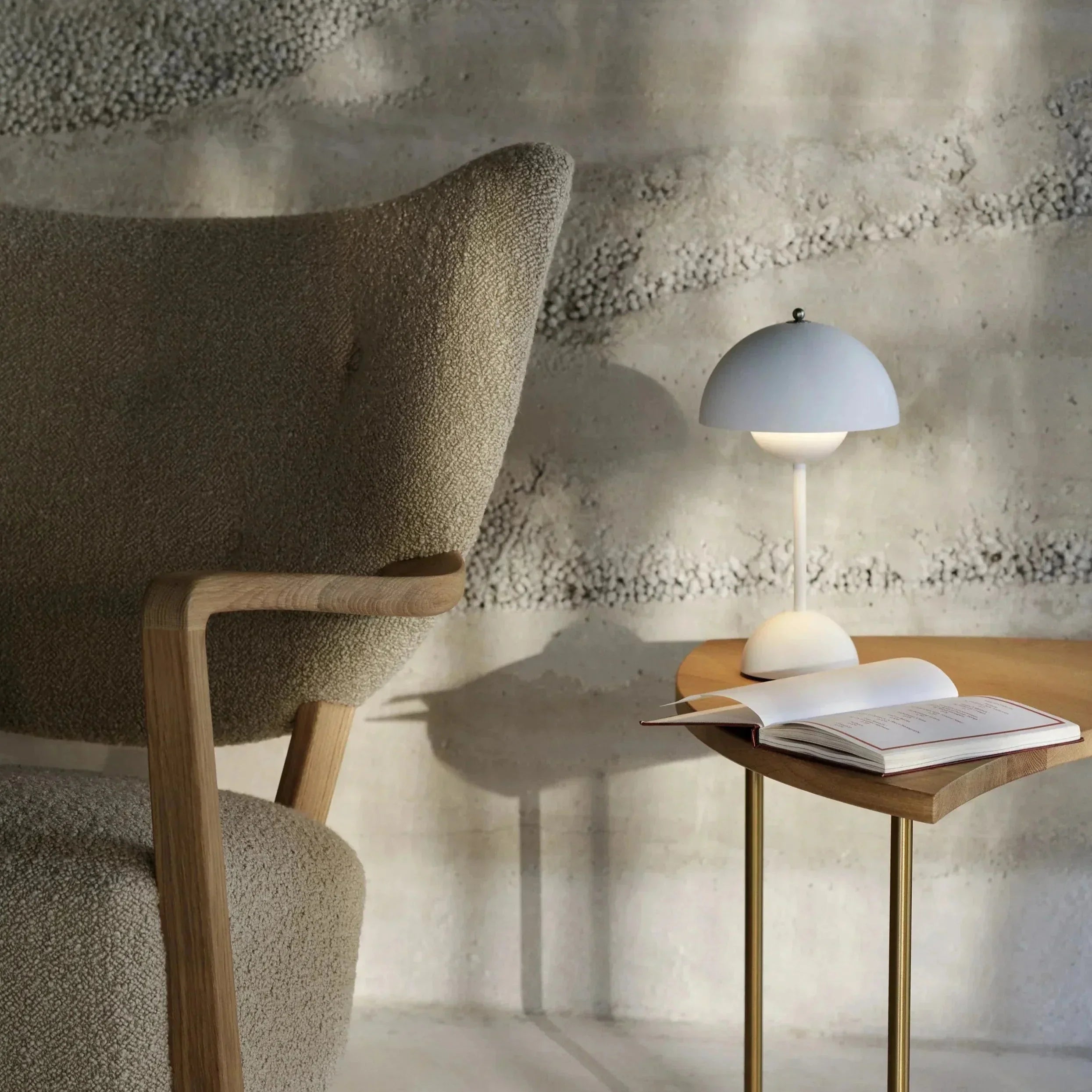 LED Bordlampe med Minimalistisk Design og Beroligende Varmt Lys