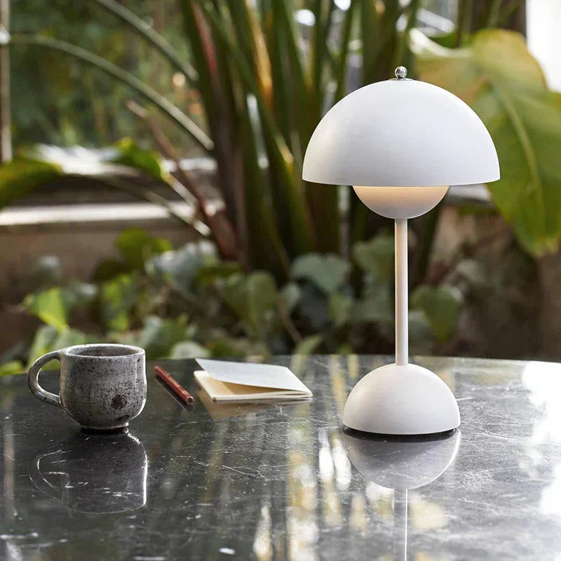 LED Bordlampe med Minimalistisk Design og Beroligende Varmt Lys