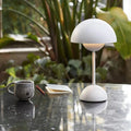 LED Bordlampe med Minimalistisk Design og Beroligende Varmt Lys