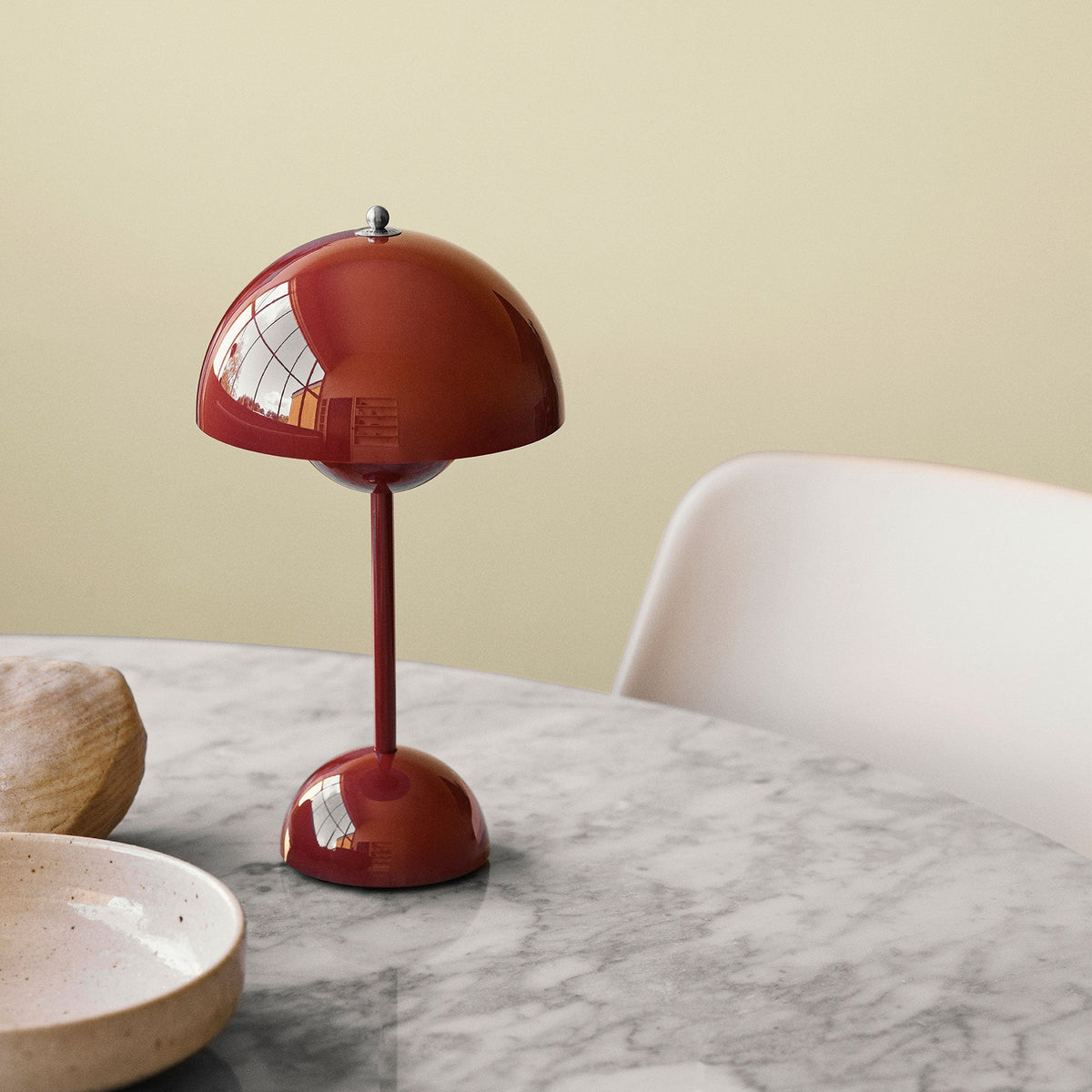 LED Bordlampe med Minimalistisk Design og Beroligende Varmt Lys