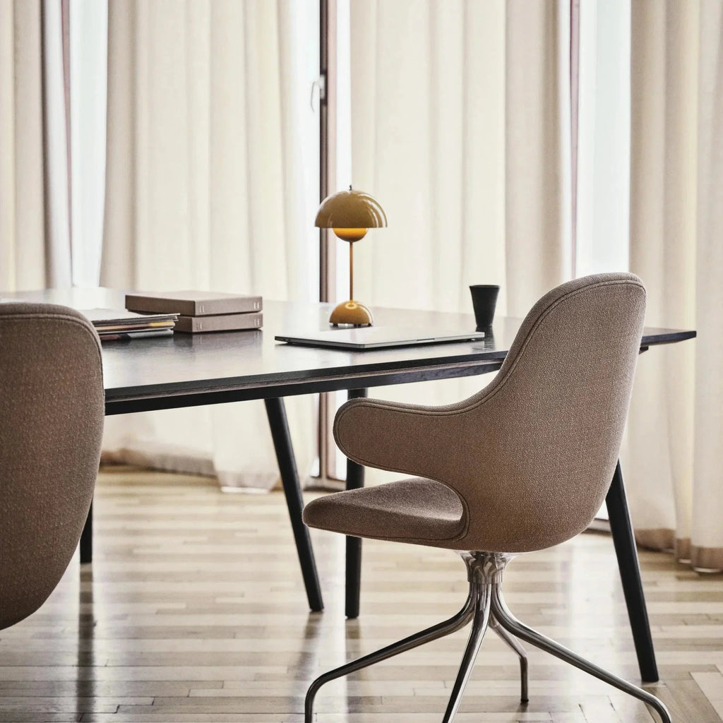 LED Bordlampe med Minimalistisk Design og Beroligende Varmt Lys