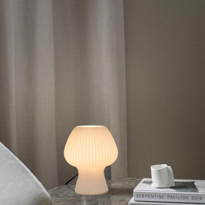Glasbordlampe med Varmt Vintage Lys og Ribbet Form
