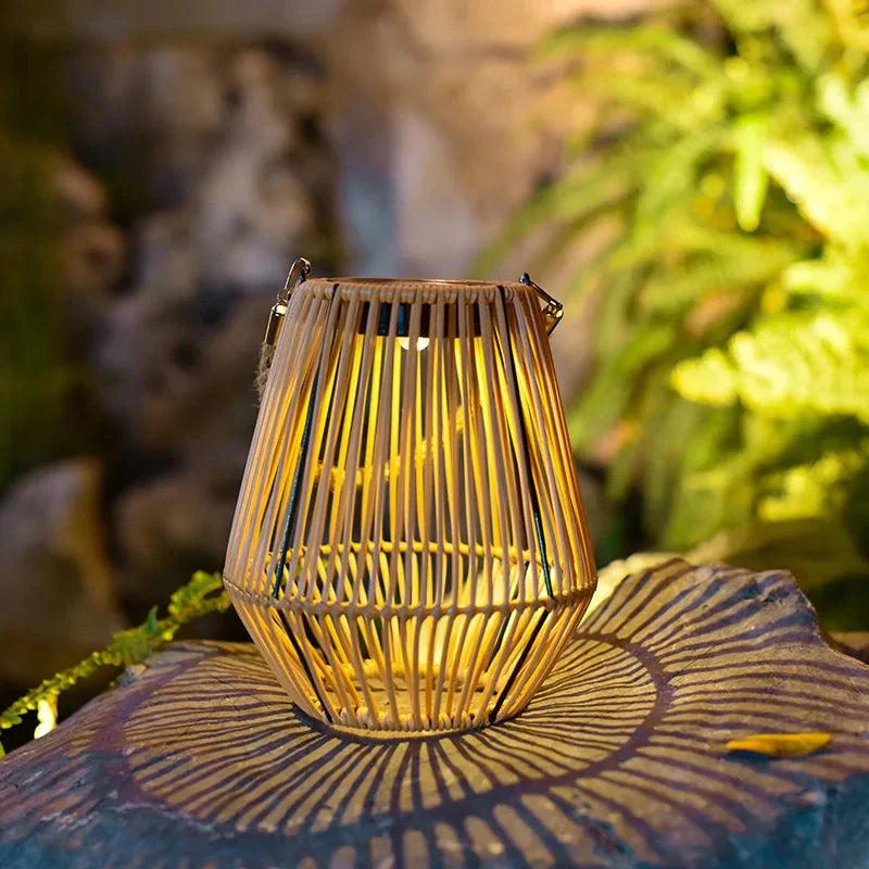 Solcellelanterne Med Rattanlook Og Automatisk LED-Belysning Til Have Og Terrasse