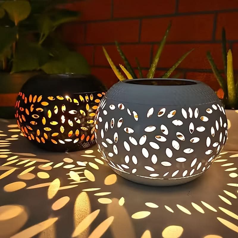 Soldrevet Udendørs Bordlampe med Varmt Lys og Robust Jernkonstruktion