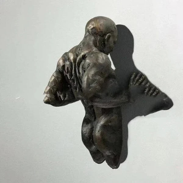 Abstrakt Vægskulptur I Resin Med Kunstnerisk Figur Og Eksklusivt Udtryk
