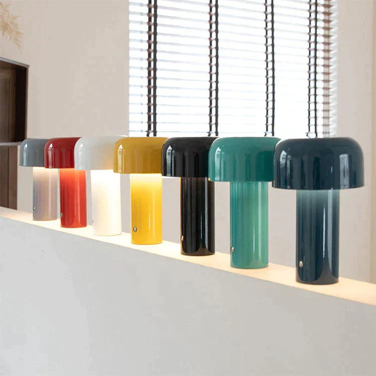 Bordlampe Der Skaber Varm Stemning Med Minimalistisk Svampeform Og Genopladelig Led Belysning
