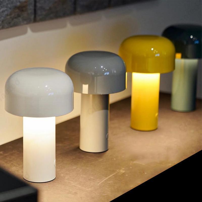 Bordlampe Der Skaber Varm Stemning Med Minimalistisk Svampeform Og Genopladelig Led Belysning