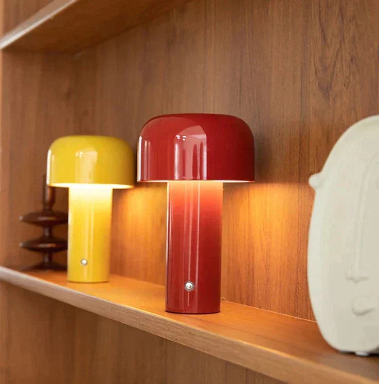 Bordlampe Der Skaber Varm Stemning Med Minimalistisk Svampeform Og Genopladelig Led Belysning