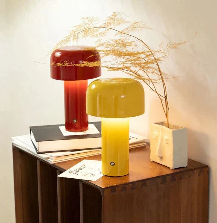 Bordlampe Der Skaber Varm Stemning Med Minimalistisk Svampeform Og Genopladelig Led Belysning