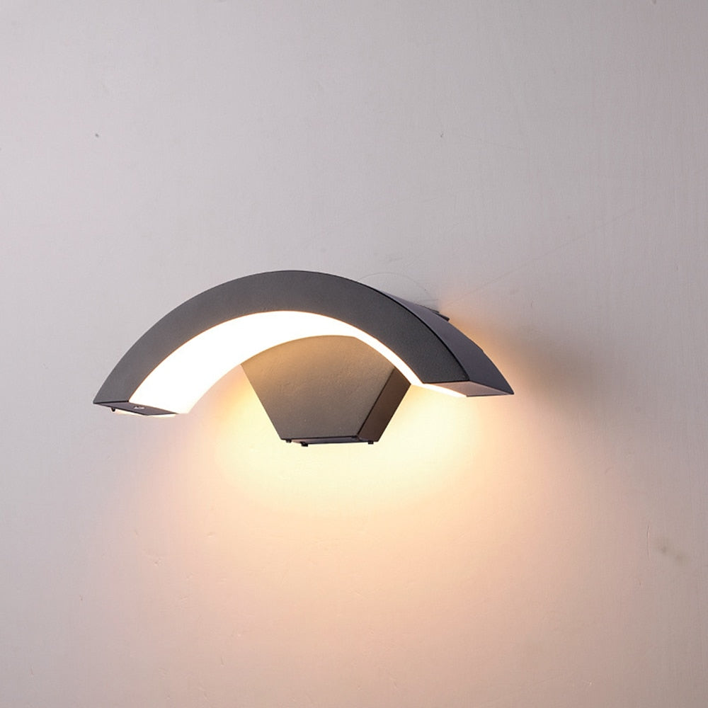 Moderne Udendørs LED-Væglampe med Buet Lysarm