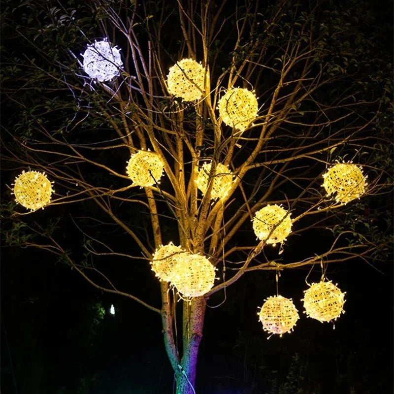Dekorative LED‑Lysglobusser med Flettet Struktur for Stemningsfuld Belysning Inde og Ude