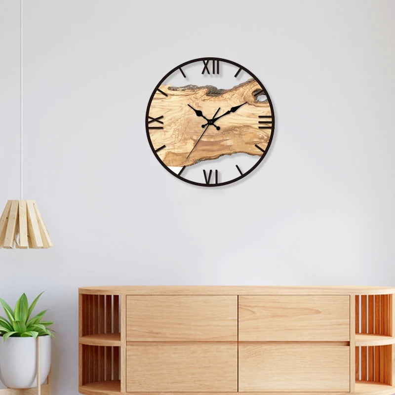 Vægur Med Trælook Og Lydløst Kvartsurværk Til Moderne Indretning