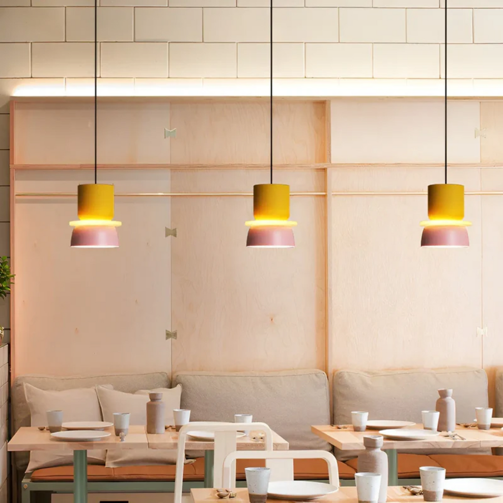 Farverig Pendellampe Med Moderne Design Og LED-Belysning