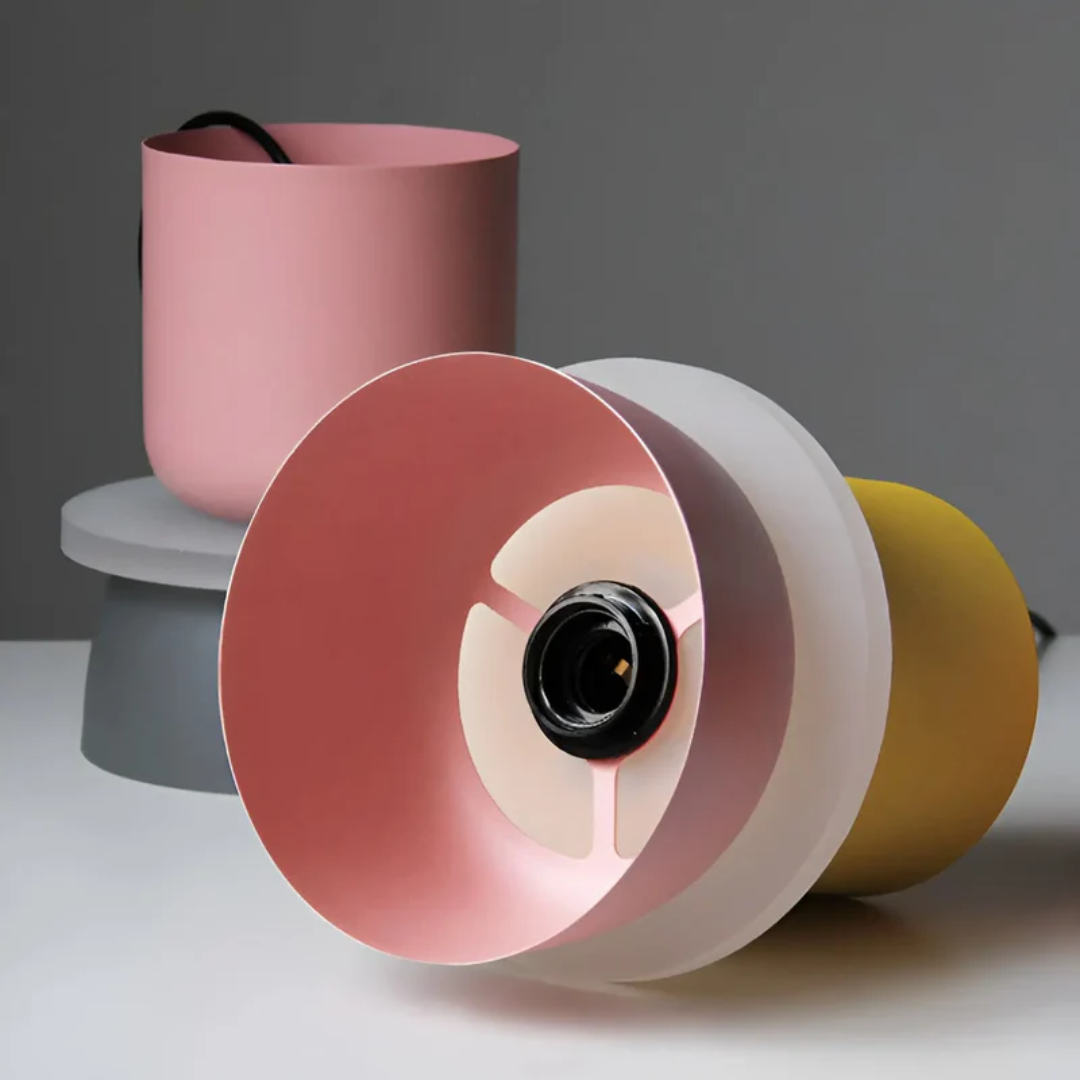 Farverig Pendellampe Med Moderne Design Og LED-Belysning