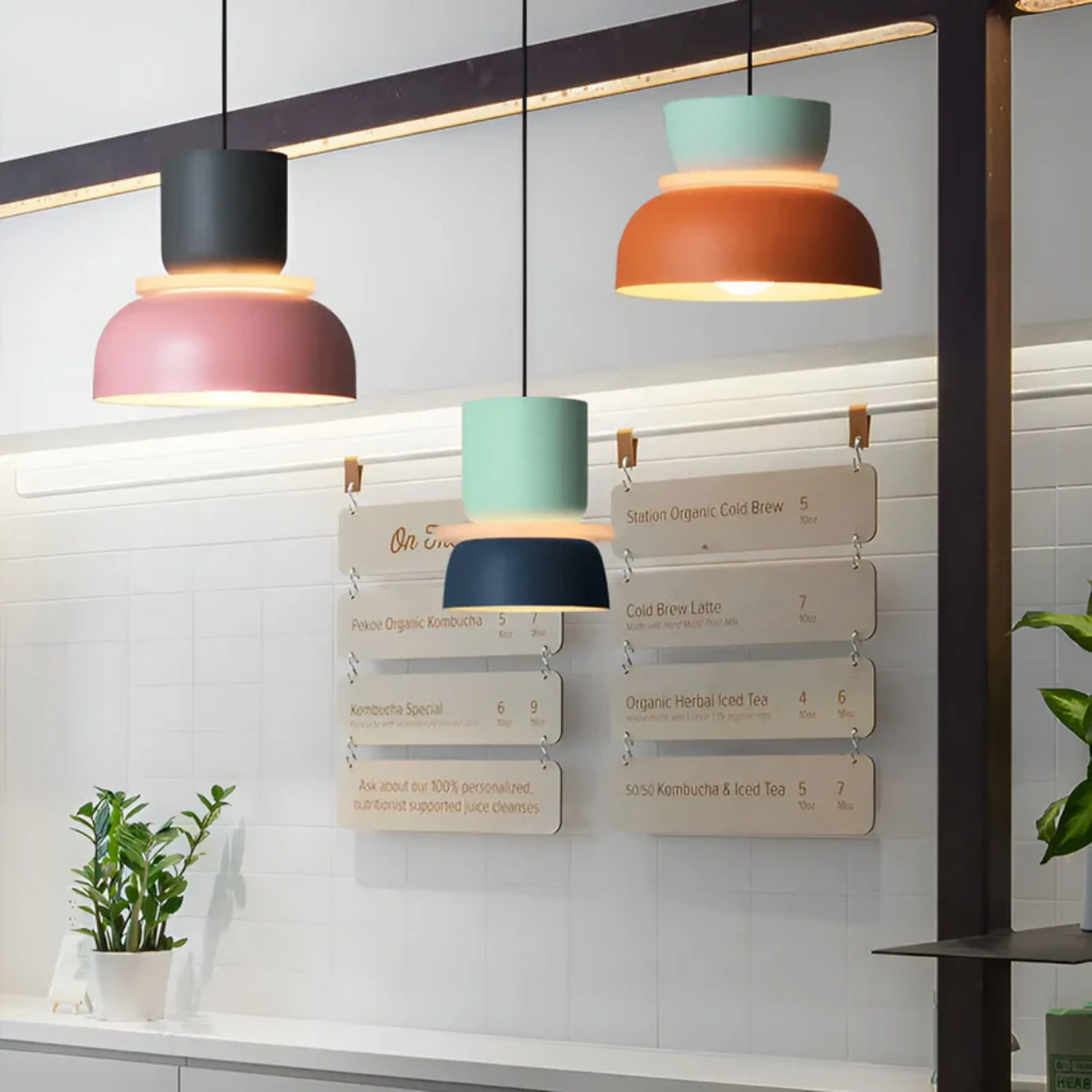 Farverig Pendellampe Med Moderne Design Og LED-Belysning