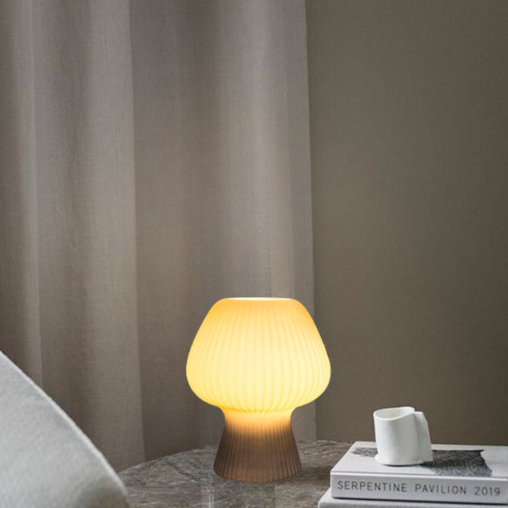 Glasbordlampe med Varmt Vintage Lys og Ribbet Form