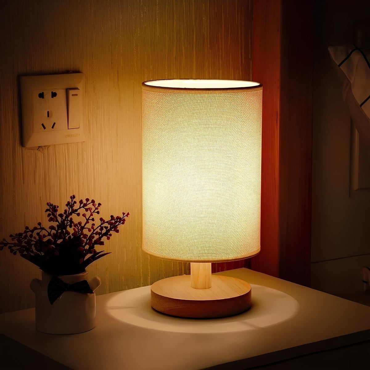 Linnebordlampe med Træbase og Støjsvag Indendørs Lysfunktion