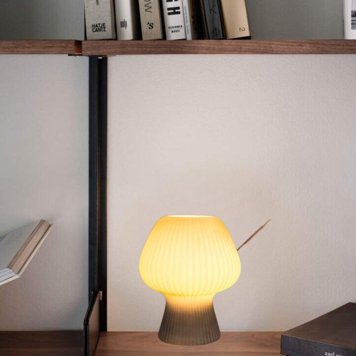 Glasbordlampe med Varmt Vintage Lys og Ribbet Form
