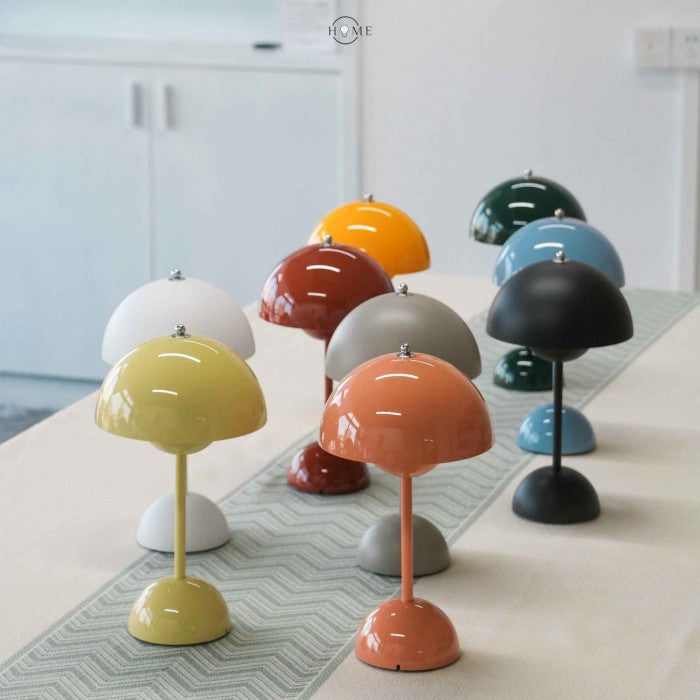 Moderne LED Bordlampe i Verner‑Inspireret Design med Touch‑Dæmpning