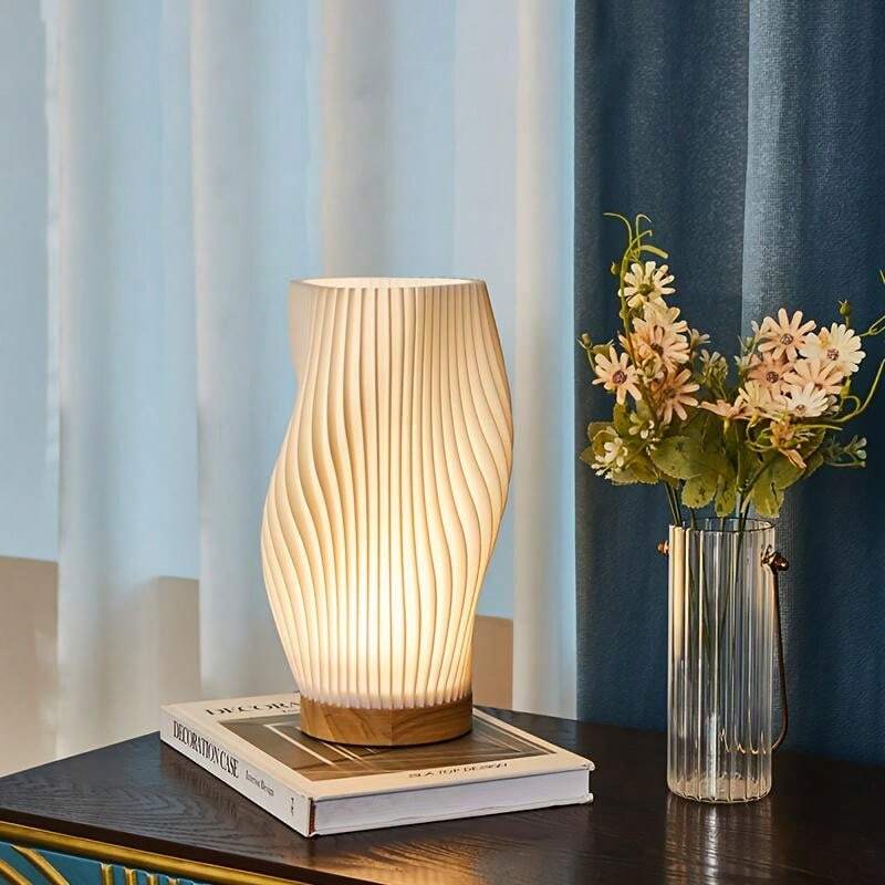 Bordlampe Med Bølget Skærm Og Dæmpbar Belysning