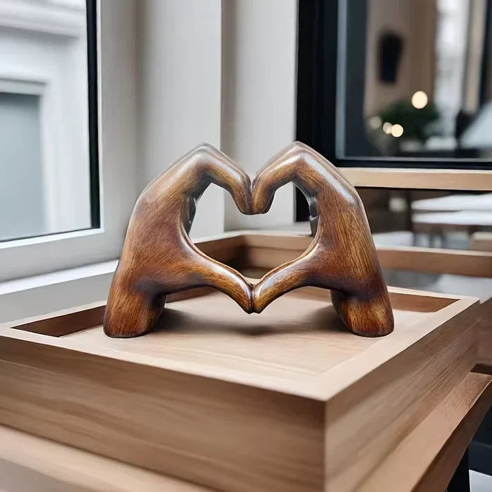 Hjerteornament med Moderne Form og Håndlavet Trækonstruktion