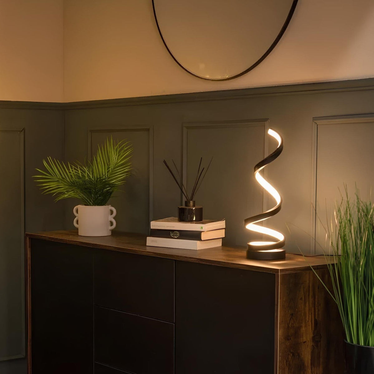 Spiralformet LED-Bordlampe i Metal med Dæmpbart Lys