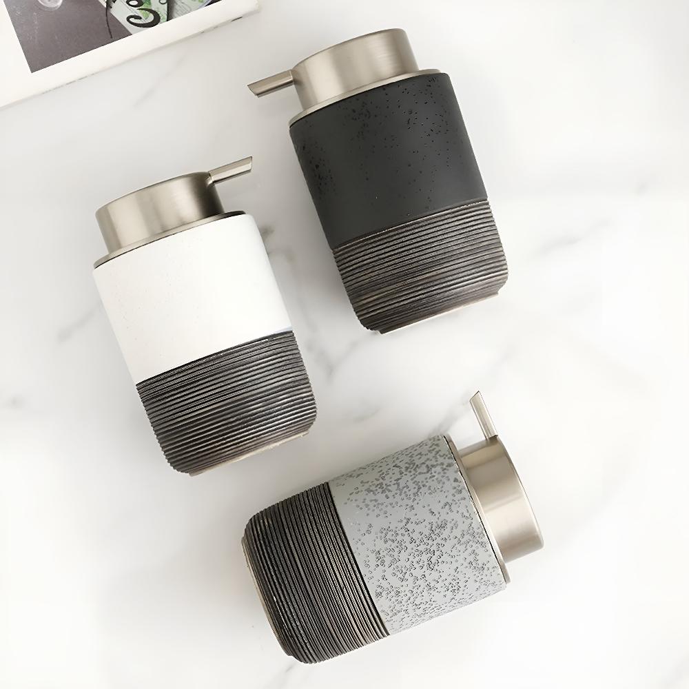 Genopfyldelig Sæbedispenser i Keramik med Metalpumpe