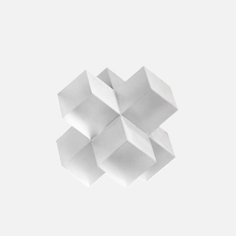 Geometrisk Krystalskulptur med Sammenflettet Kubedesign